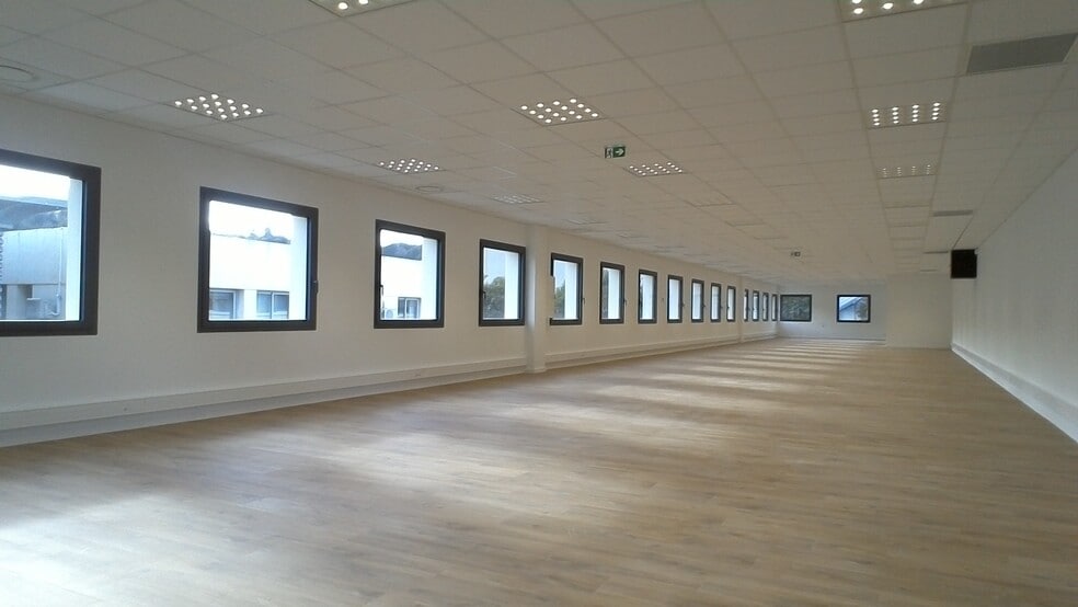 Avenue De La Fleuride, Aubagne to rent - Interior Photo - Image 2 of 8