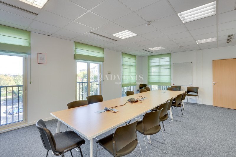 23 Place D'Ariane, Chessy to rent - Interior Photo - Image 3 of 12