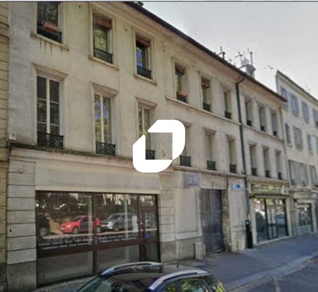 Retail in Versailles to rent - Building Photo - Image 1 of 3