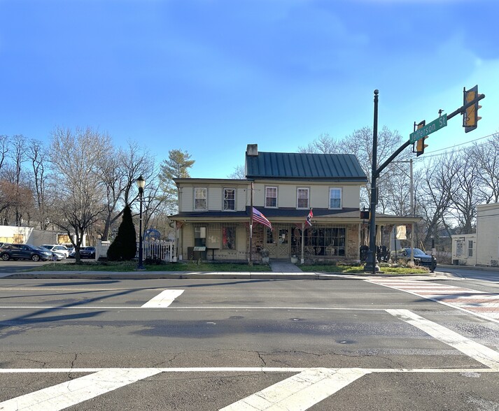 203 N Sycamore St, Newtown, PA for sale - Building Photo - Image 2 of 15