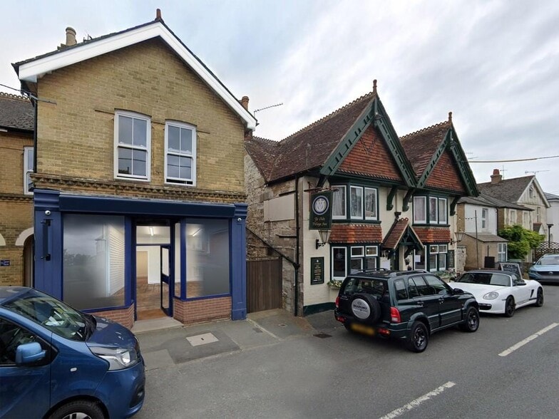 59 High St, Bembridge to rent - Building Photo - Image 1 of 7