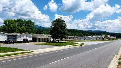 708 E Main St, Burnsville, NC for sale Building Photo- Image 1 of 1