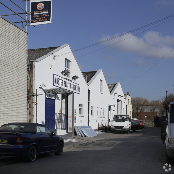 Feeder Road and Small Street portfolio of 6 properties for sale on LoopNet.co.uk - Building Photo - Image 3 of 8