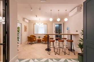 321 Oxford St, London to rent Interior Photo- Image 2 of 5