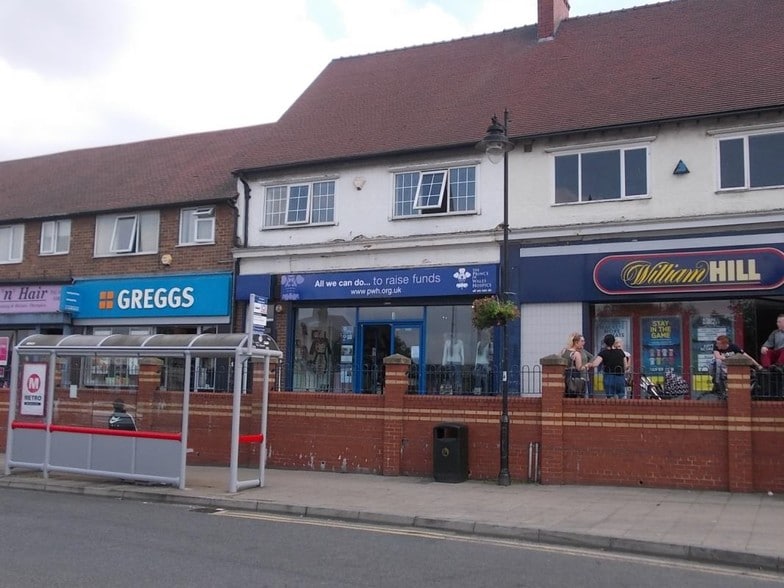 11-25 The Square, Castleford for sale - Primary Photo - Image 1 of 1