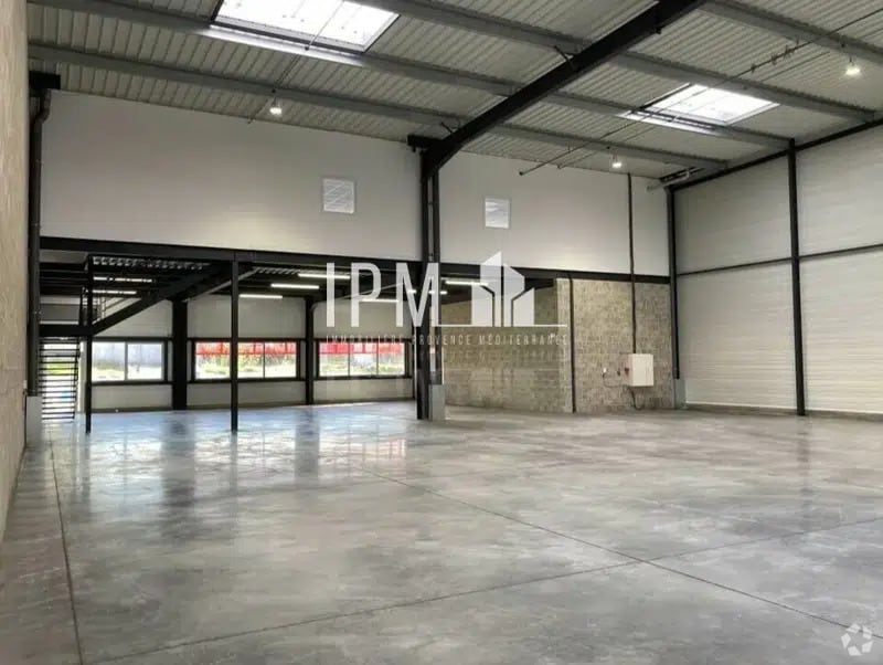 1 D568, Marignane, BDR 13700 - Unit D2 - - Interior Photo - Image 2 of 4