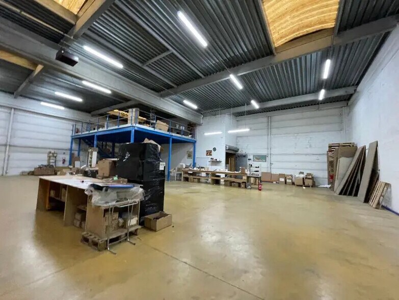 Light Industrial in Villejuif to rent - Interior Photo - Image 3 of 8