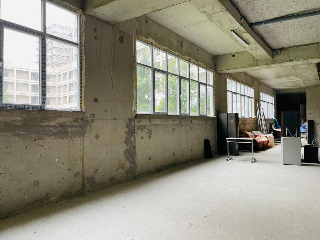 Industrial in Ivry-sur-Seine for sale Interior Photo- Image 1 of 5