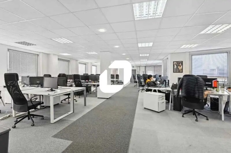 Office in Levallois-Perret to rent - Building Photo - Image 3 of 18