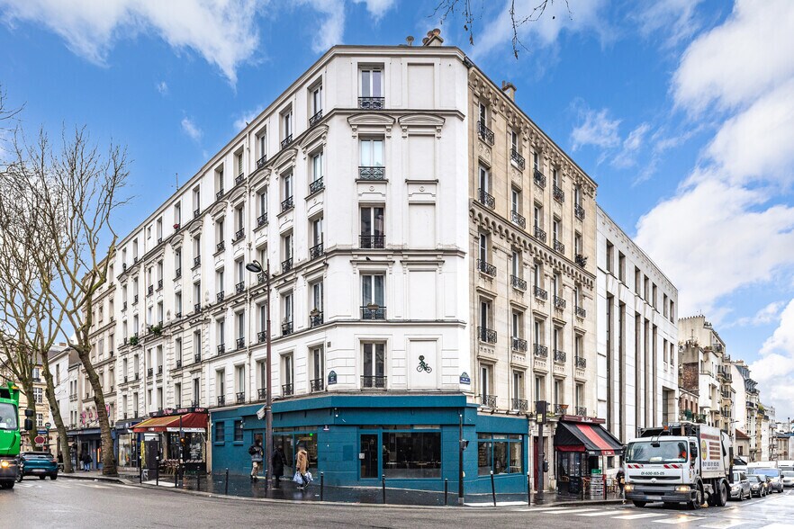 Retail in Paris to rent - Primary Photo - Image 1 of 4