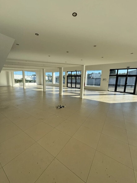 Industrial in Roquebrune-sur-Argens for sale - Interior Photo - Image 3 of 6