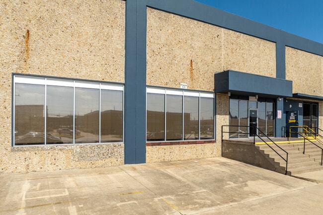 More details for 2213 E Pioneer Dr, Irving, TX - Industrial to Rent