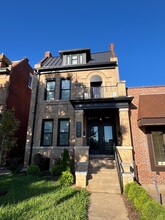 3167 S Grand Blvd, Saint Louis, MO for rent Primary Photo- Image 1 of 2