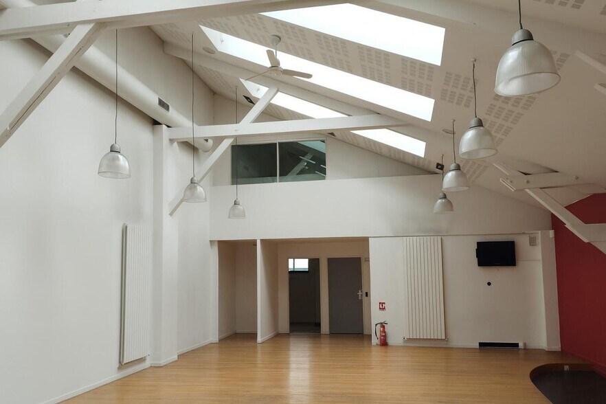 3 Rue Guy De Gouyon Du Verger, Arcueil for sale - Building Photo - Image 3 of 8