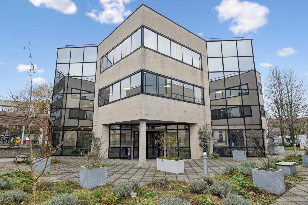Light Industrial in Nanterre to rent Building Photo- Image 1 of 3
