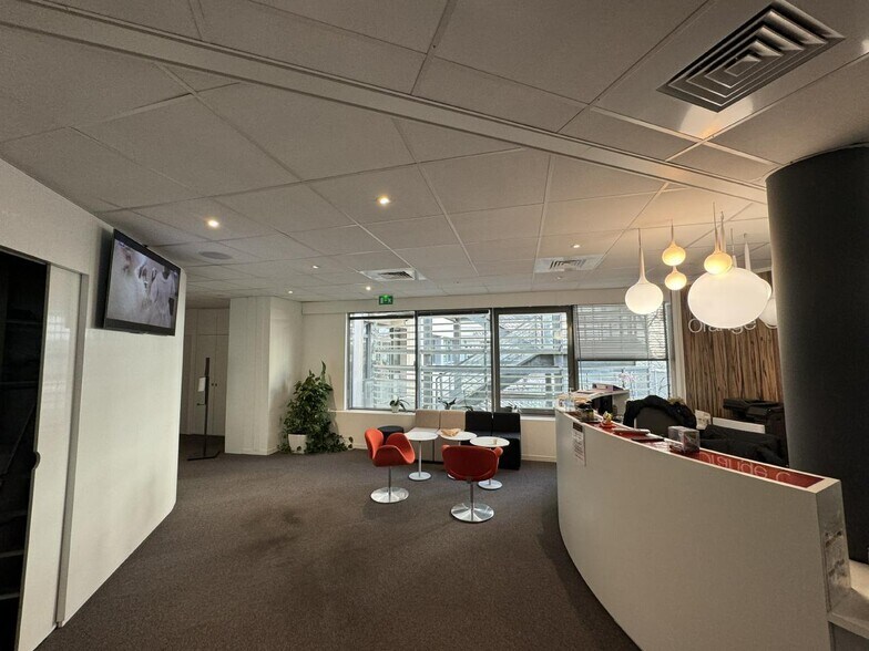 Office in Marseille to rent - Building Photo - Image 2 of 13
