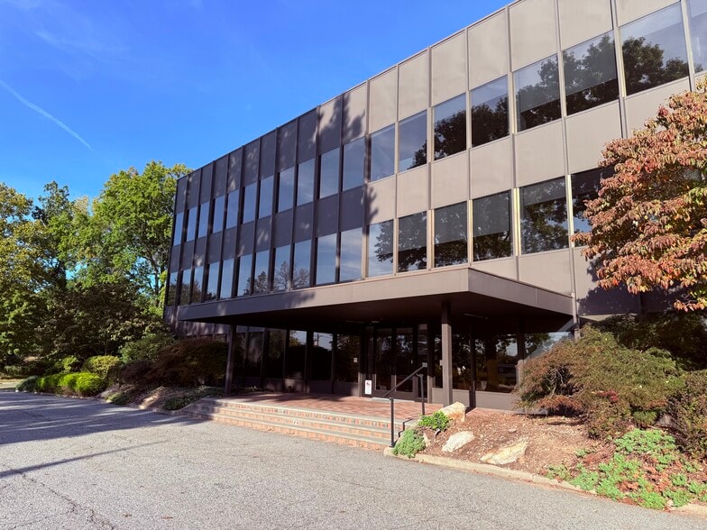 420 Columbus Ave, Valhalla, NY to rent - Building Photo - Image 3 of 49