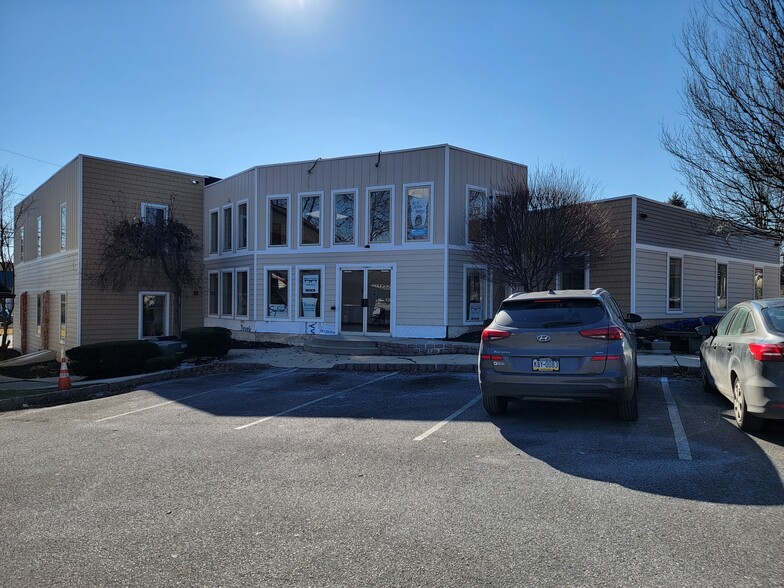 4013 William Penn Hwy, Easton, PA for rent - Building Photo - Image 1 of 12