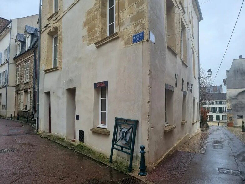 Office in Pontoise to rent - Building Photo - Image 2 of 2