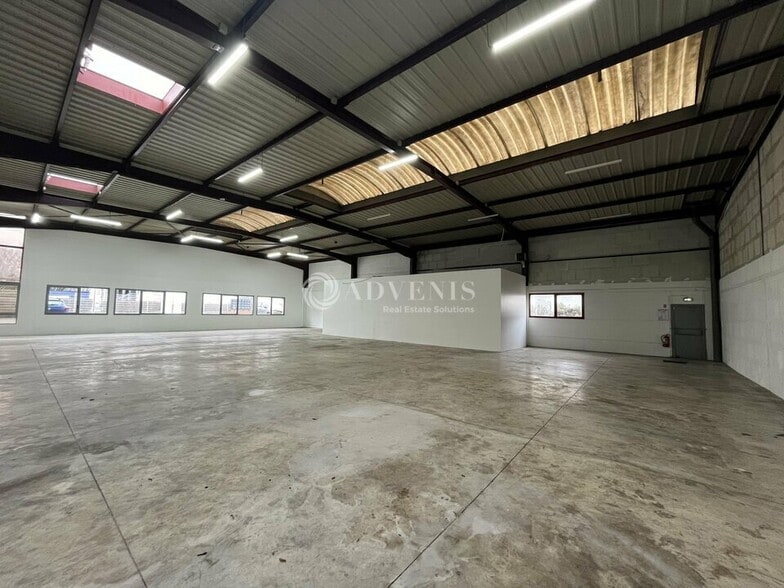 Light Industrial in Le Blanc-Mesnil to rent - Interior Photo - Image 3 of 11