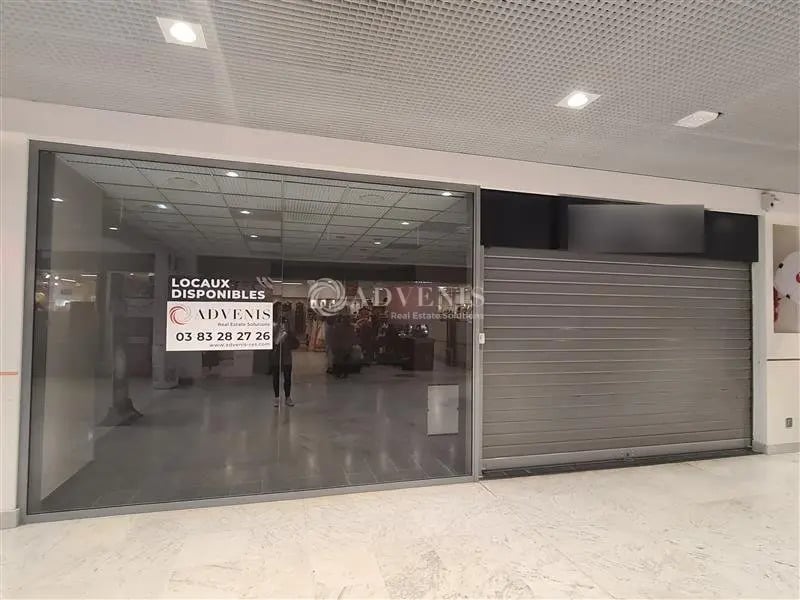 Location Commerce 70 m² - Photo 1