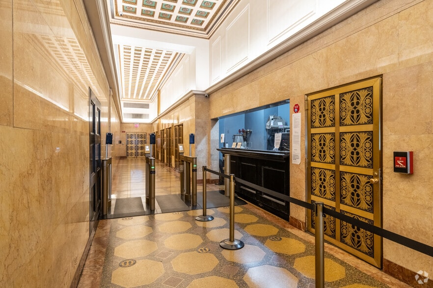 401 Broadway, New York, NY to rent - Lobby - Image 3 of 5