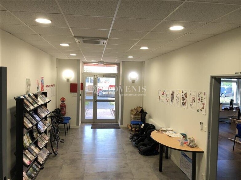 Office in Trappes to rent - Interior Photo - Image 2 of 5