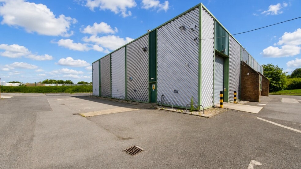Clywedog Rd, Wrexham to rent - Building Photo - Image 3 of 4