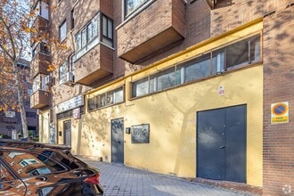 Retail in Madrid, Madrid to rent Construction Photo- Image 2 of 2