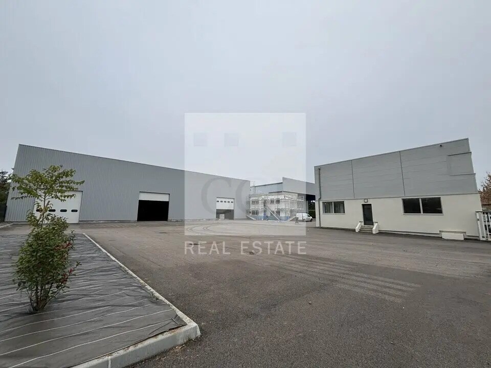 Light Industrial in Saint-Priest to rent Building Photo- Image 1 of 16