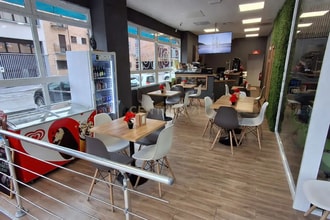 Retail in Madrid, Madrid to rent Interior Photo- Image 1 of 11