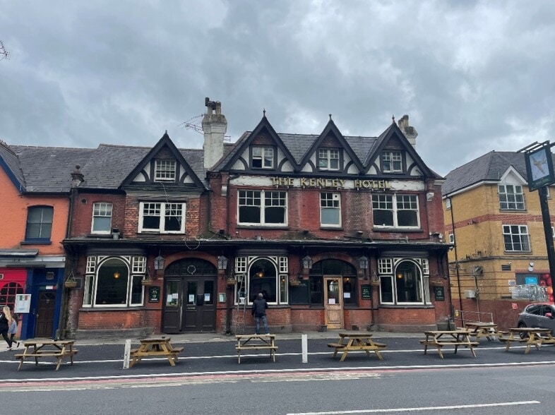 62 Godstone Rd, Kenley for sale - Primary Photo - Image 1 of 1