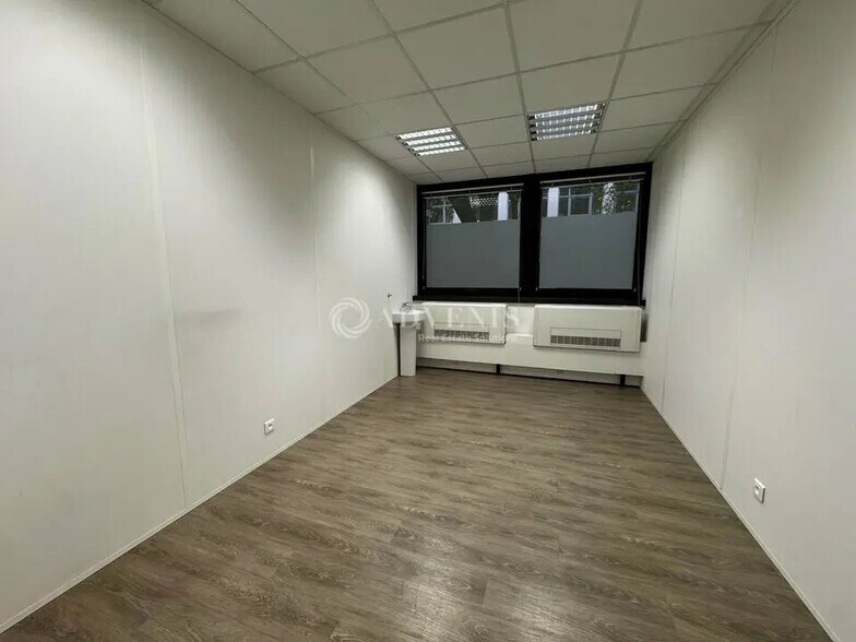 Office in Lognes to rent - Building Photo - Image 3 of 4