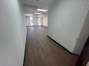 2500 W Broad St, Athens, GA to rent Interior Photo- Image 2 of 5