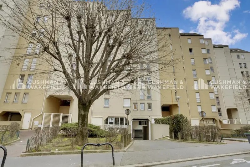 23 Rue Pierre Curie, Courbevoie to rent - Building Photo - Image 2 of 5