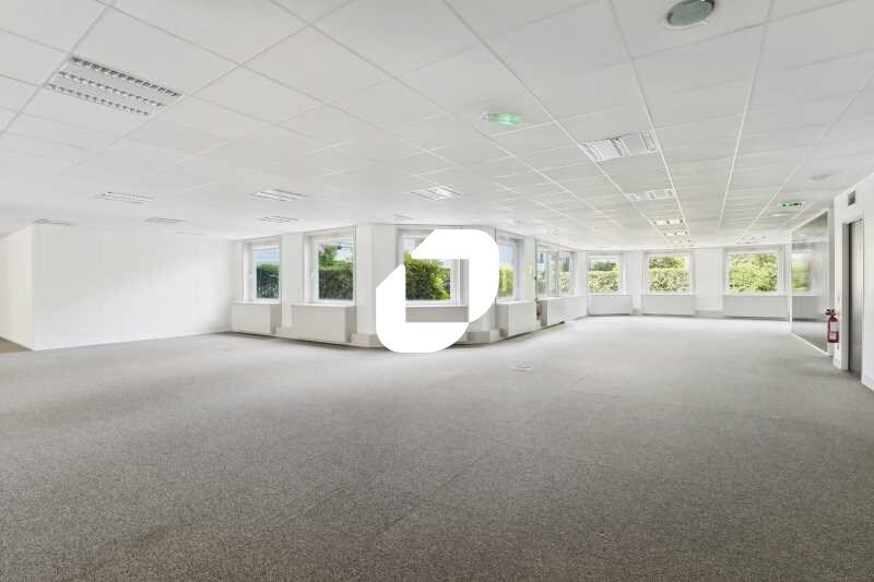 Office in Suresnes to rent - Building Photo - Image 3 of 13