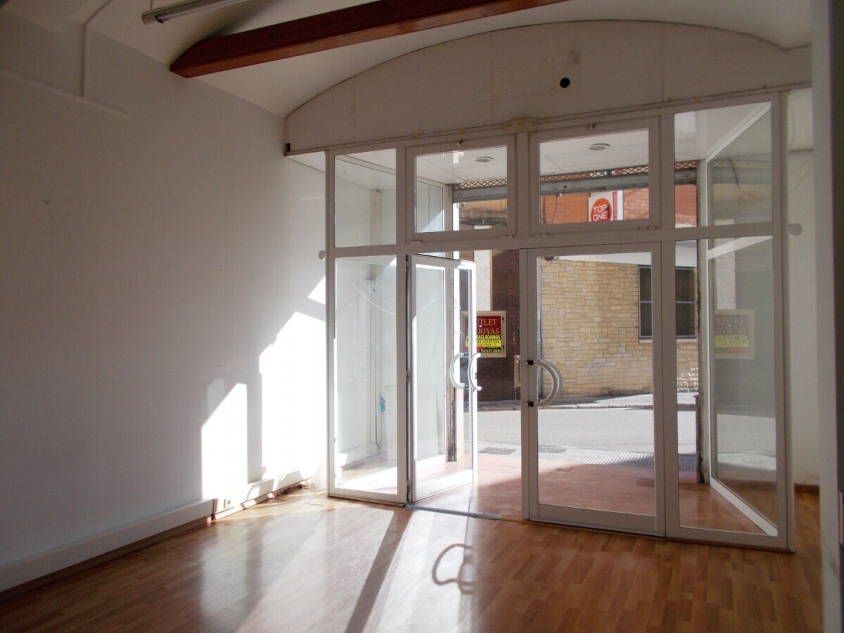 Retail in El Vendrell, Tarragona to rent Interior Photo- Image 1 of 4