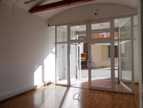 Retail in El Vendrell, Tarragona to rent Interior Photo- Image 2 of 5