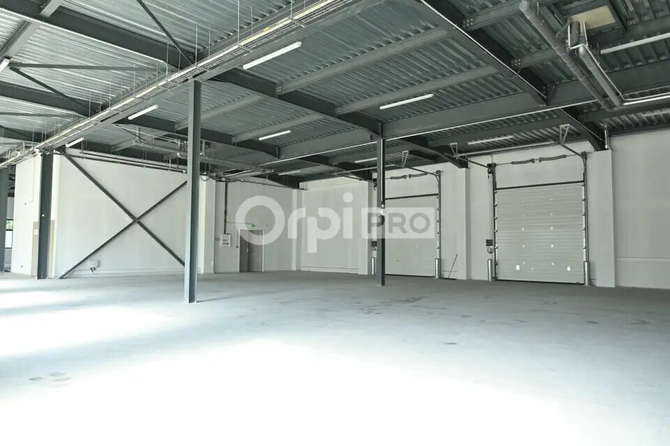 Light Industrial in Dardilly to rent Interior Photo- Image 1 of 27
