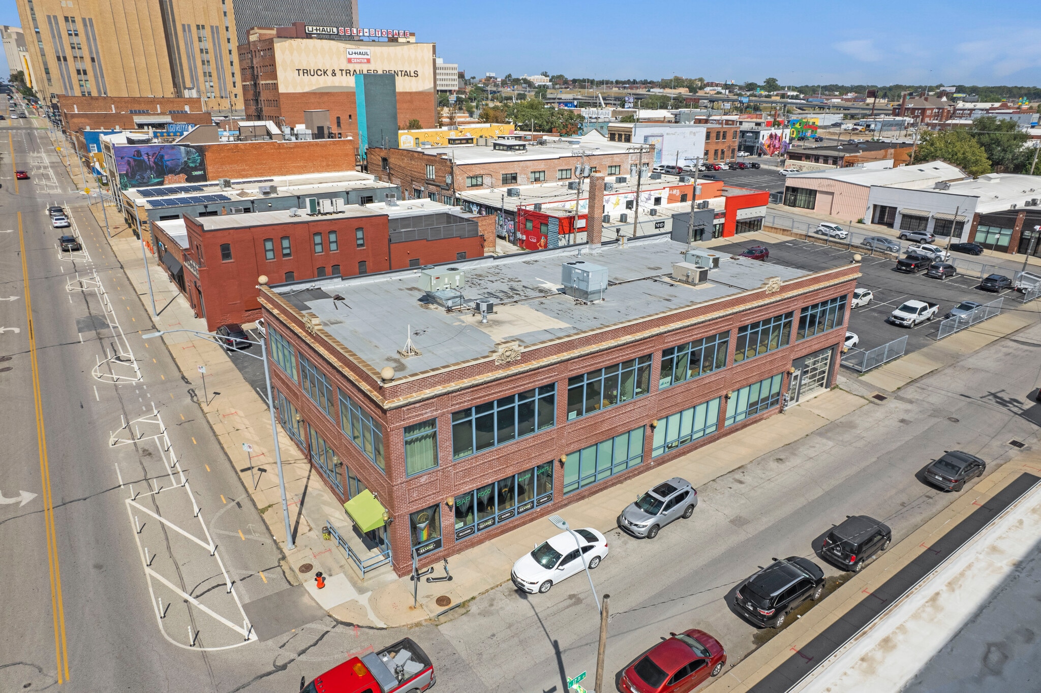 1625-1627 Oak St, Kansas City, MO to rent Aerial- Image 1 of 15