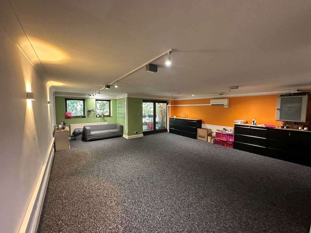 Admirals Way, London to rent Interior Photo- Image 1 of 1