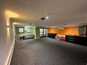 Admirals Way, London to rent Interior Photo- Image 1 of 1