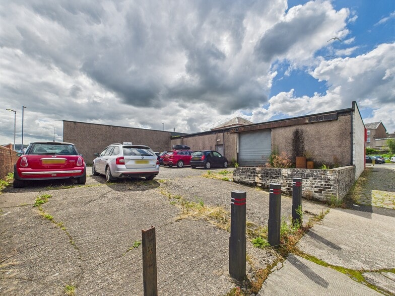 198-200 Greenock, Greenock to rent - Building Photo - Image 2 of 3