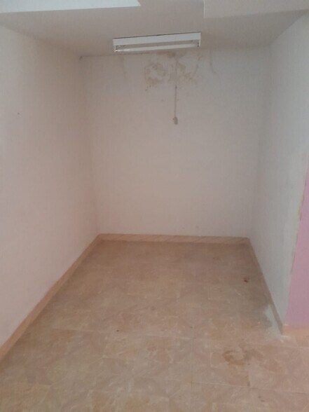 Retail in Cáceres, Cáceres to rent - Interior Photo - Image 1 of 29