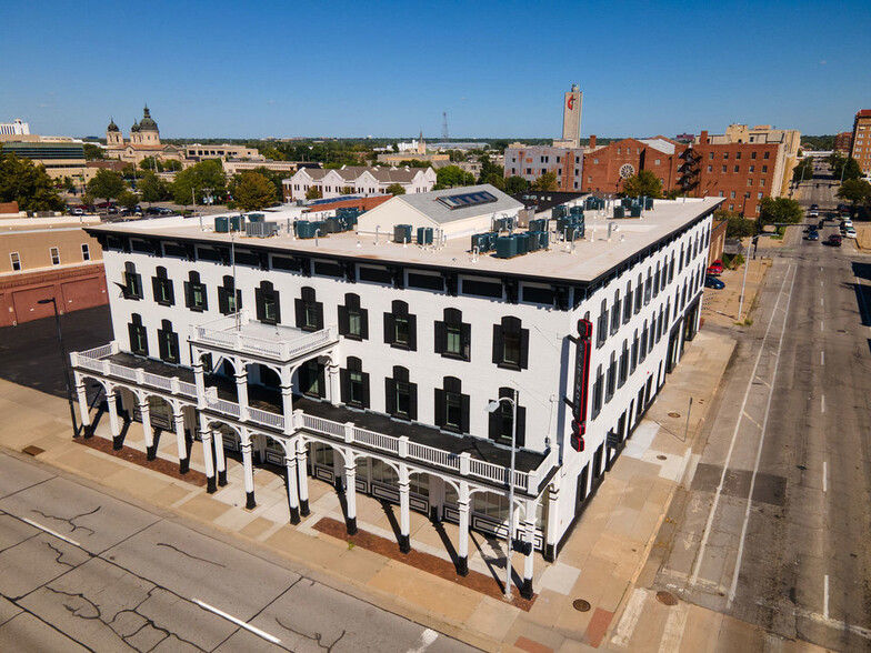 300-306 N Main St, Wichita, KS for rent - Building Photo - Image 1 of 9