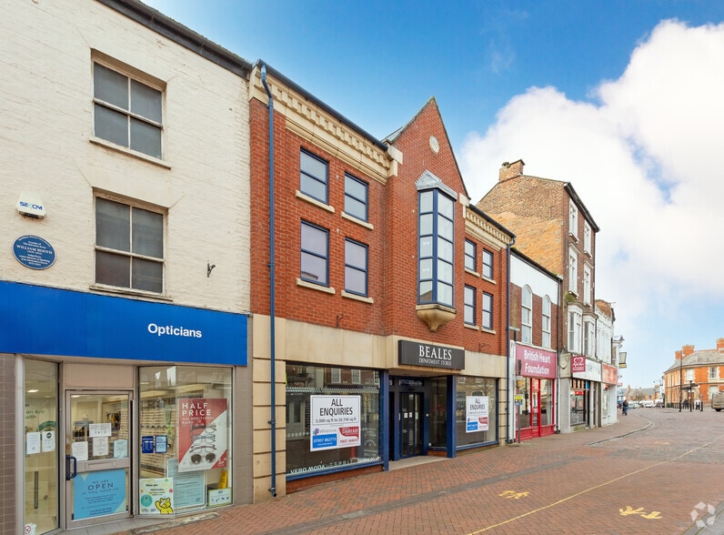 7 Market Pl, Spalding to rent - Building Photo - Image 3 of 5