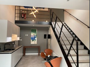 10A Clifton St, Alderley Edge to rent Interior Photo- Image 2 of 2