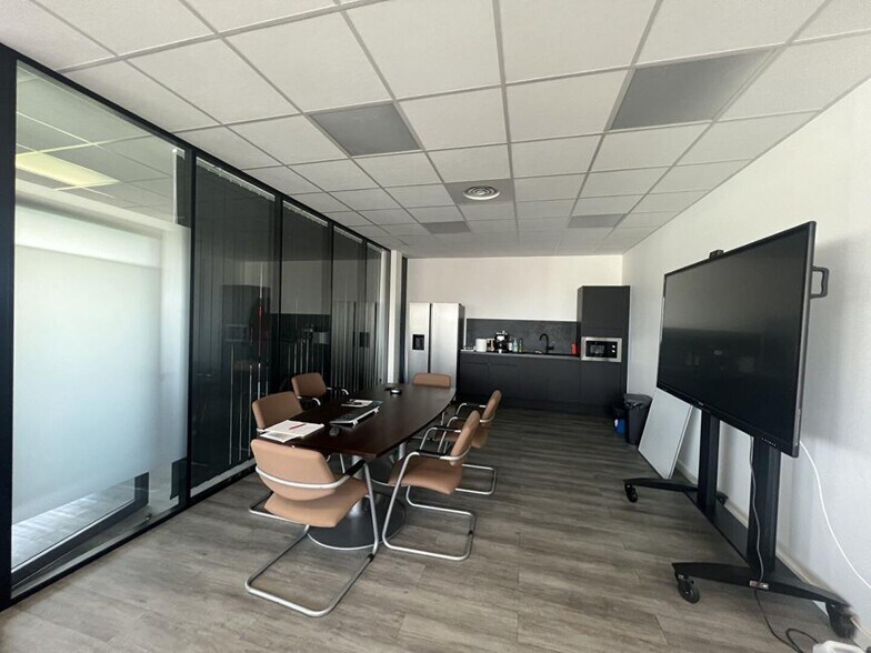 Industrial in Chasse-sur-Rhône to rent - Interior Photo - Image 2 of 4