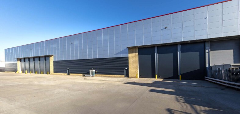 2-8 Queensway, Croydon to rent - Building Photo - Image 3 of 6