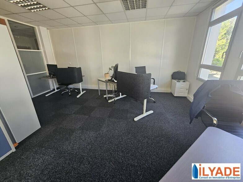 Office in Aix-en-Provence for sale - Interior Photo - Image 3 of 6